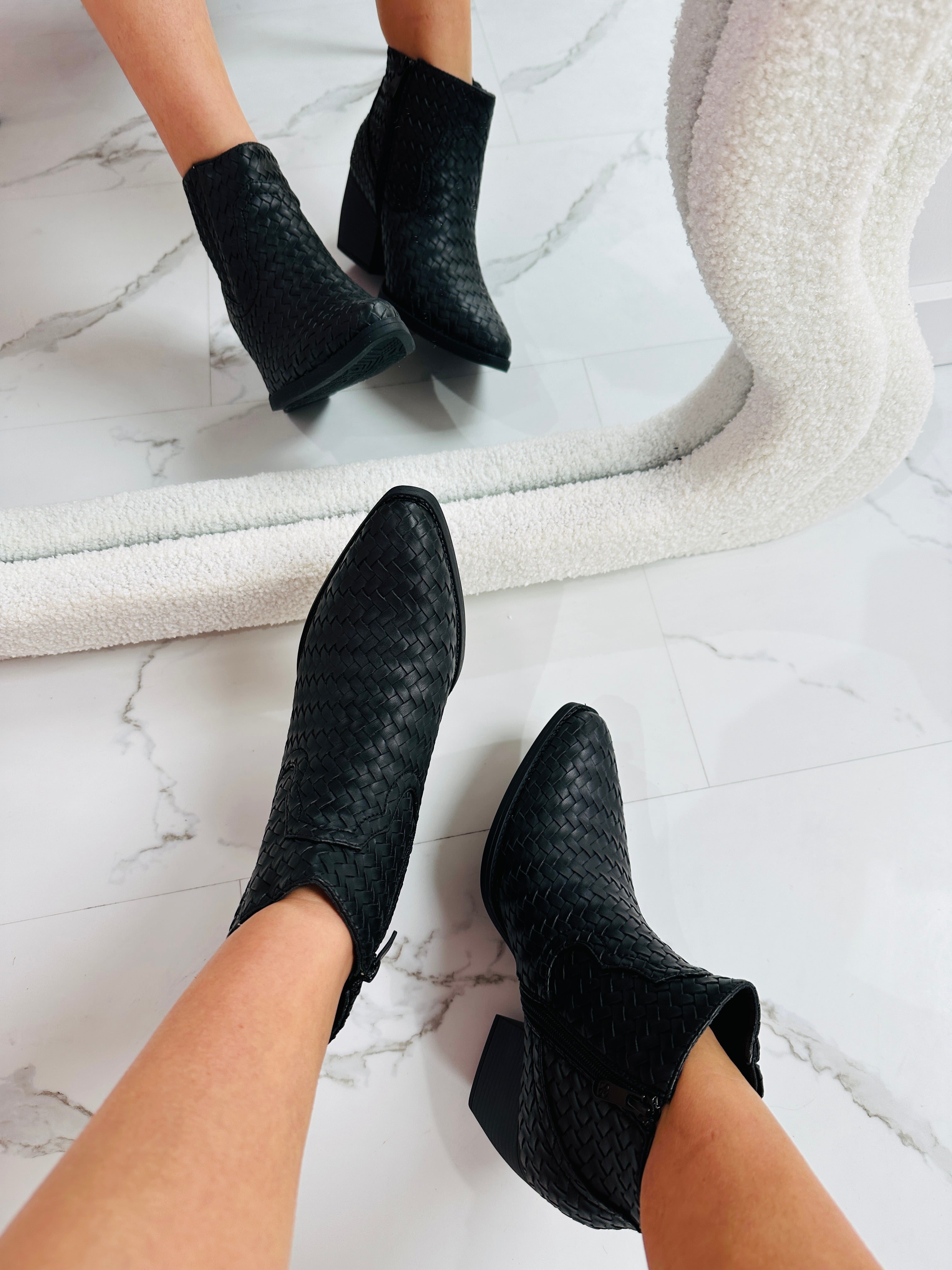 Czarne Niskie Buty Kowbojskie