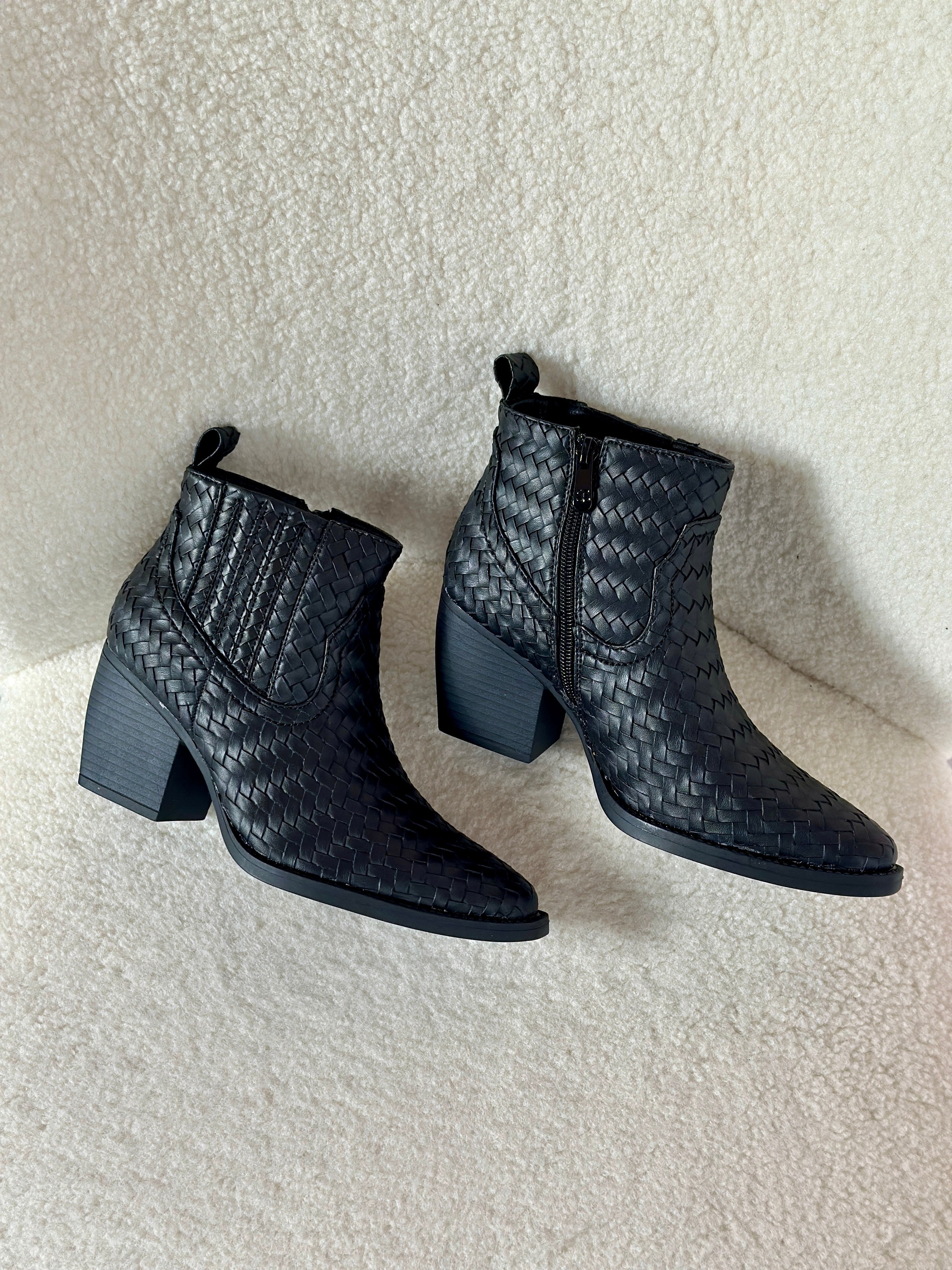 Czarne Niskie Buty Kowbojskie