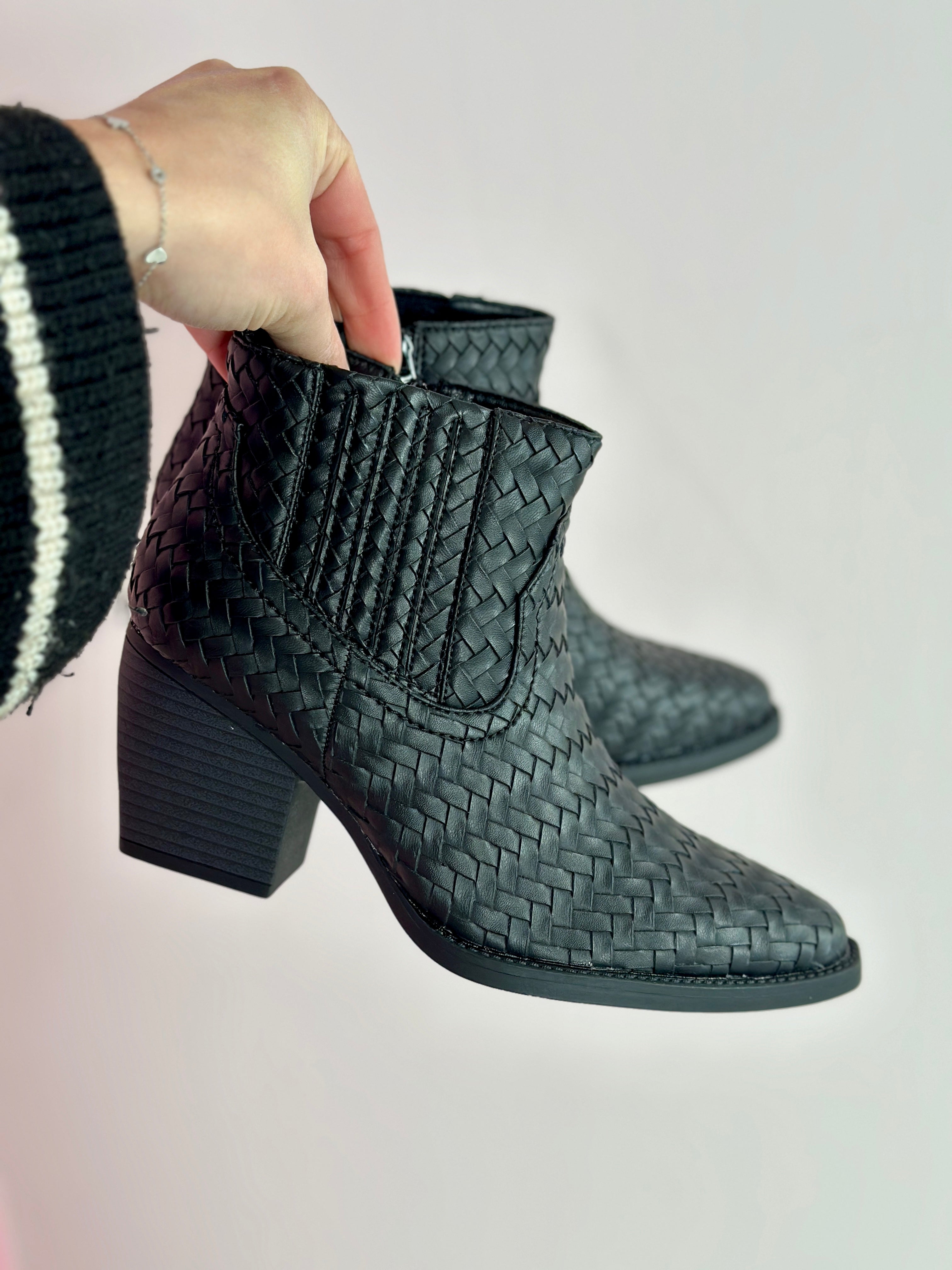 Czarne Niskie Buty Kowbojskie