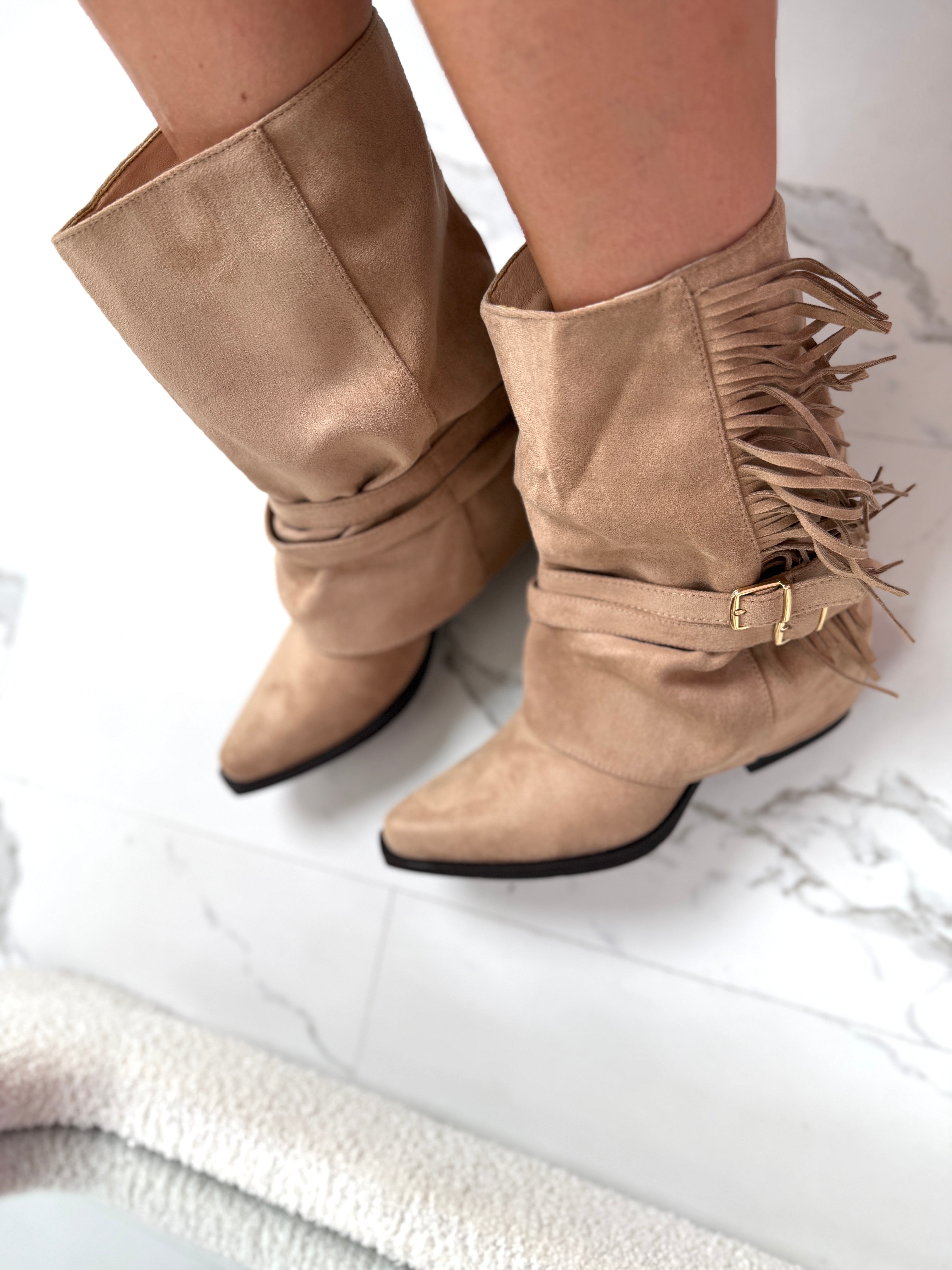 Bota Cody Fringle w kolorze khaki